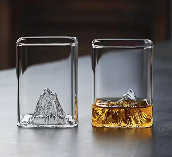 Kvadrātveida viskija glāzes “Kalni” (2 gab., 200 ml)