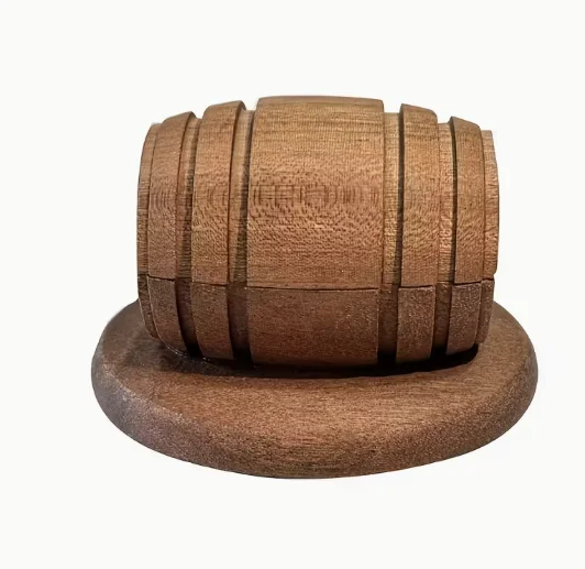 Viskija un citu dzērienu kūpināšanas komplekts ar tumši brūnu mucas formas kūpinātavu un 4 aromātiem