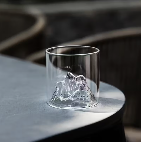 Viskio taurės „Kalnai“ (2 vnt., 175 ml)