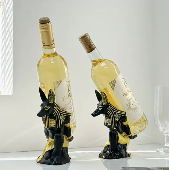 Skulptūra / pudeļu turētājs – “Anubiss”