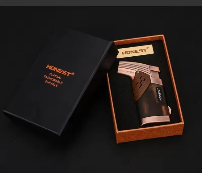 Honest šķiltavas ar koka apdari un cigāru urbīti