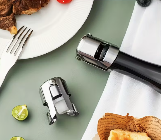 Šampanieša un dzirkstošā vīna korķis ar fiksatoru