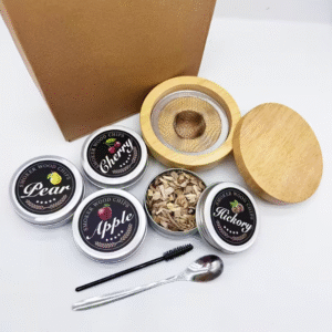 Viskija un citu dzērienu kūpināšanas komplekts ar apaļu, gaišu kūpinātāju un 4 lielas ietilpības aromātiem